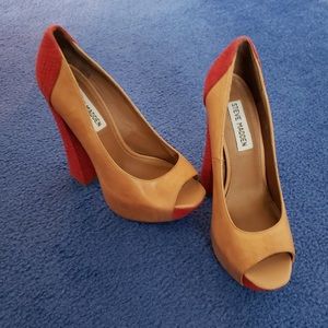 Steve Madden Tan/Red peep toe heels